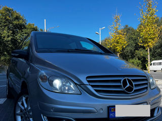 Mercedes B-Class foto 1