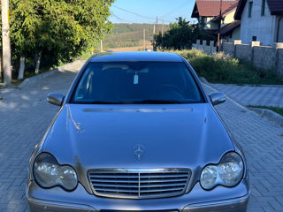 Mercedes C-Class foto 4