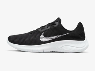 Nike Flex Experience Run 11 in Black/White