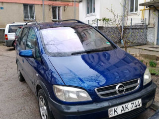 Opel Zafira foto 1