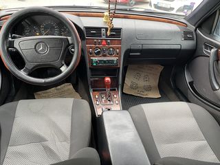 Mercedes C Class foto 14