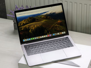 MacBook Pro 13 2020 (Core i7 8569u/16Gb Ram/512Gb SSD/Iris Plus Graphics/13.3" Retina) foto 2