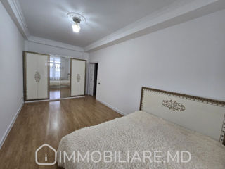 Apartament cu 2 camere, 70 m², Botanica, Chișinău foto 3