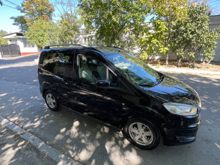 Ford Tourneo Courier foto 3