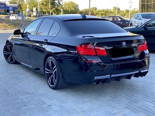 BMW 5 Series foto 3