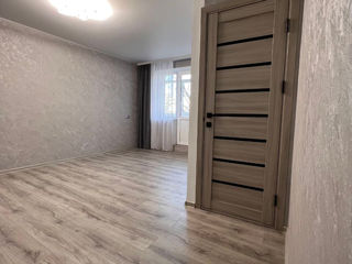 Apartament cu 2 camere, 60 m², Botanica, Chișinău foto 2