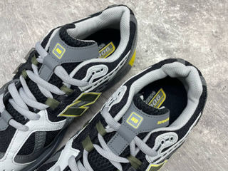 New Balance 1906U Castlerock Black Yellow foto 2