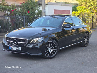 Mercedes E-Class foto 1