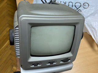 Televizor portativ alb negru vintage