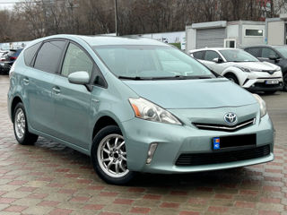 Toyota Prius v foto 5