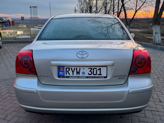 Toyota Avensis foto 6