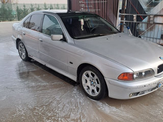 BMW 5 Series foto 3