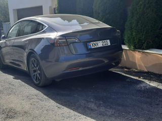 Tesla Model 3 foto 3