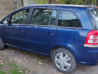 Opel Zafira foto 1