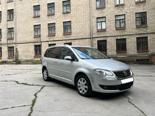 Volkswagen Touran фото 1