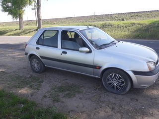 Ford Fiesta foto 1