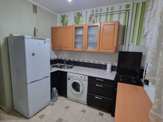 Apartament cu 3 camere, 71 m², Botanica, Chișinău foto 1