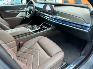 BMW 7 Series foto 18