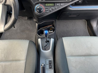 Toyota Prius c foto 14