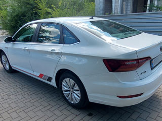 Volkswagen Jetta фото 2
