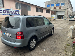 Volkswagen Touran foto 8