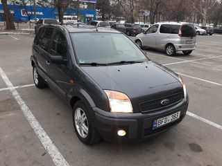 Ford Fusion foto 1