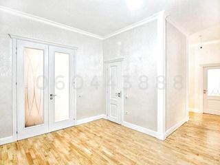 Apartament cu 4 camere, 176 m², Centru, Chișinău foto 2