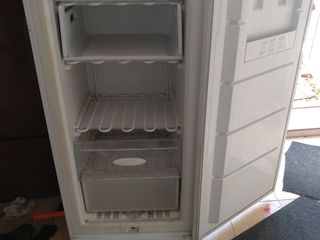 Меняю или продаю хороший.рабочии экономный морозильник Siemens на холодильник или стиральную машинку
