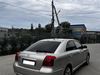 Toyota Avensis foto 2