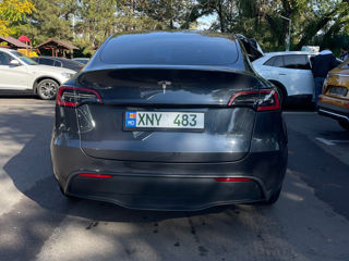 Tesla Model Y foto 2