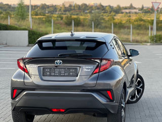 Toyota C-HR foto 2