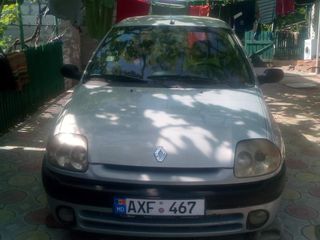 Renault Clio foto 1