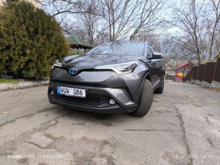 Toyota C-HR foto 2