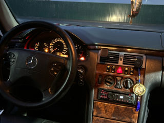 Mercedes E-Class foto 4