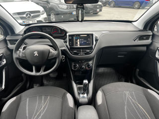 Peugeot 208 foto 10