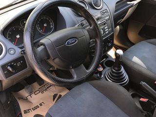 Ford Fiesta foto 3