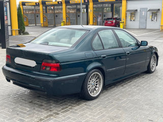 BMW 5 Series foto 3