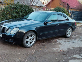 Mercedes E-Class foto 2