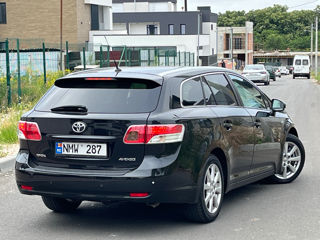 Toyota Avensis foto 4