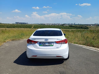 Hyundai Elantra foto 2