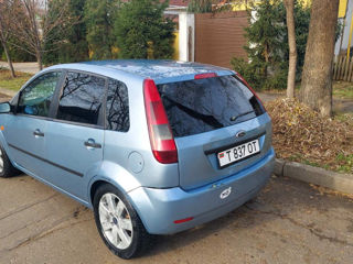 Ford Fiesta foto 3