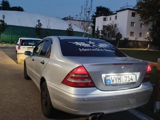 Mercedes C-Class foto 2