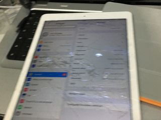Apple IPad Air 2 32GB sticla crăpată foto 3