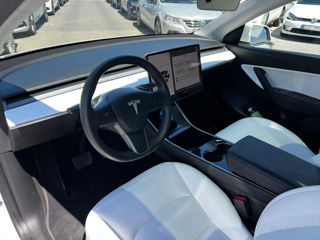 Tesla Model Y foto 7