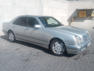 Mercedes E-Class foto 5