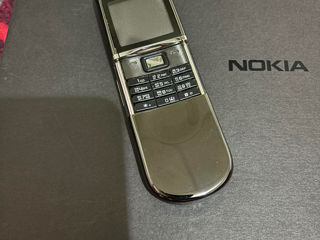 Nokia 8800.Sterea ca Noua.Are tot set Cutie acte încărcător.Accomulator inflat.