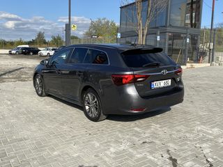 Toyota Avensis foto 3