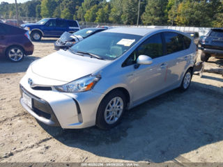 Toyota Prius v