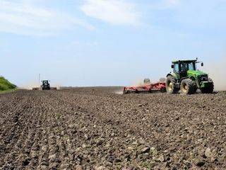 Se vinde teren agricol la nordul Moldovei foto 1