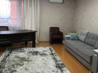 Apartament cu 2 camere, 80 m², Botanica, Chișinău foto 3